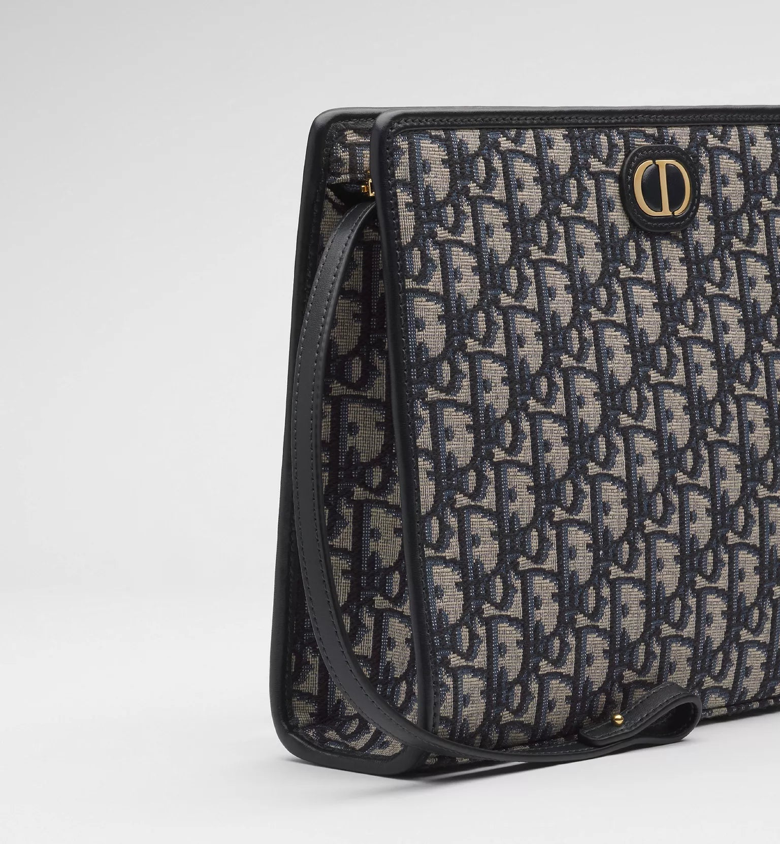 Pochette Dea 30 Montaigne