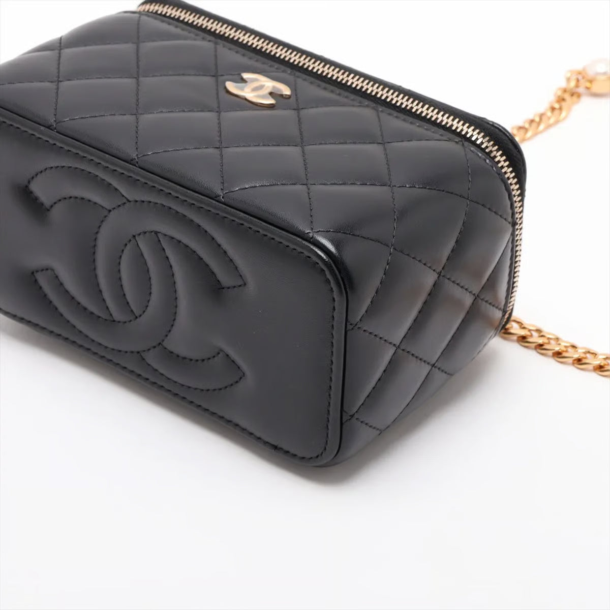 Chanel Matelasse Lambskin Chain Shoulder Bag Vanity Pearl Black